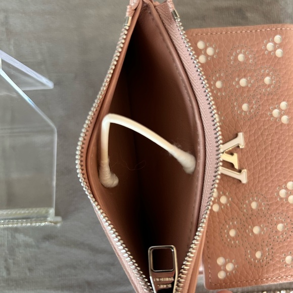 Louis Vuitton Capucines Taurillon Compact Wallet Magnolia Pink w/ COA - Picture 9 of 12